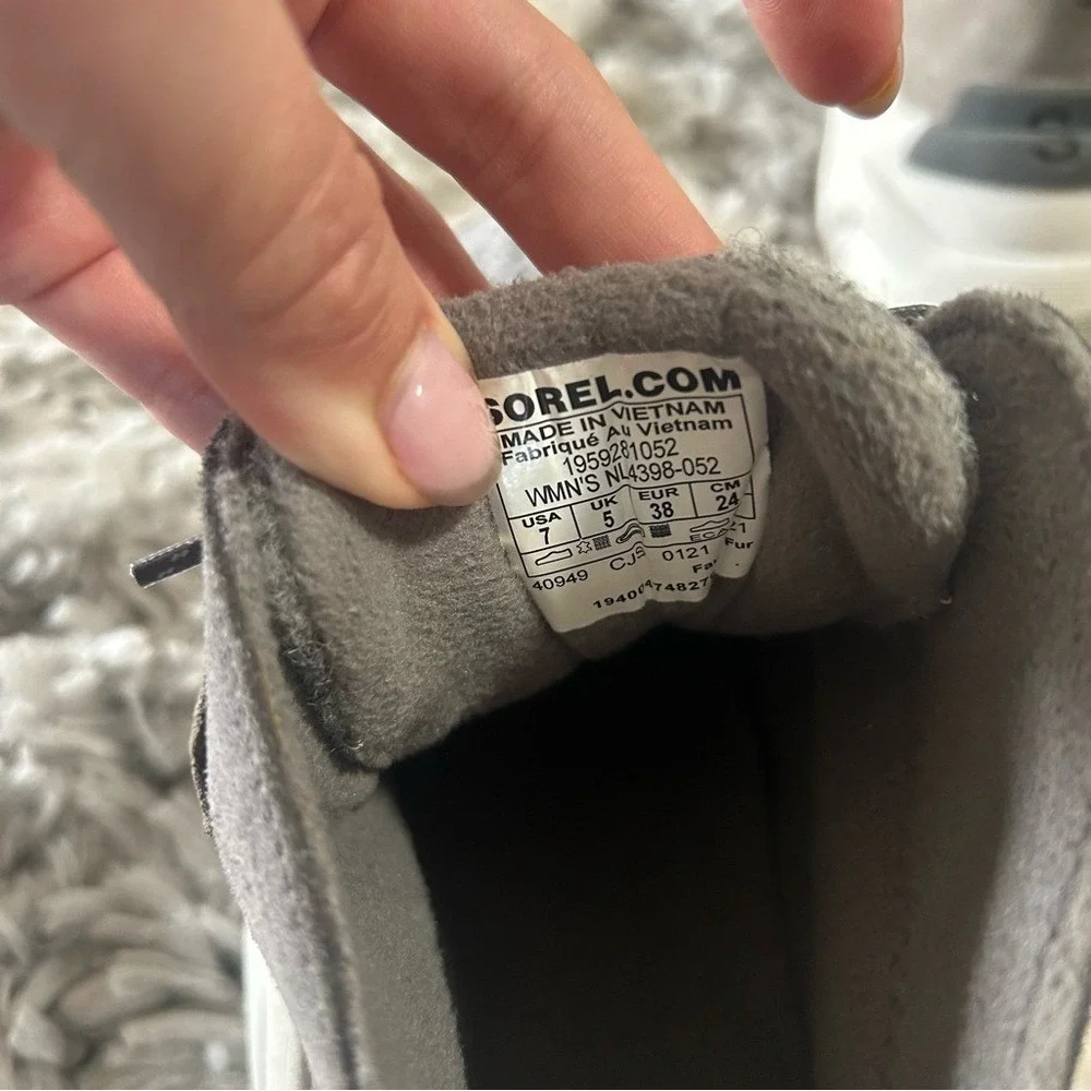 Sorel‎ Kinetic Rngd Caribou Boot in Gray sz 7.5